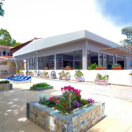 Two Brothers & Apts Apartmanhotel 4*