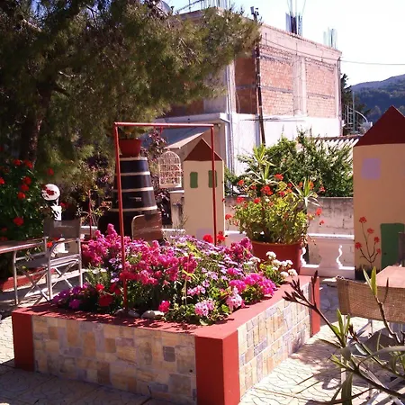 Two Brothers & Apts 4*