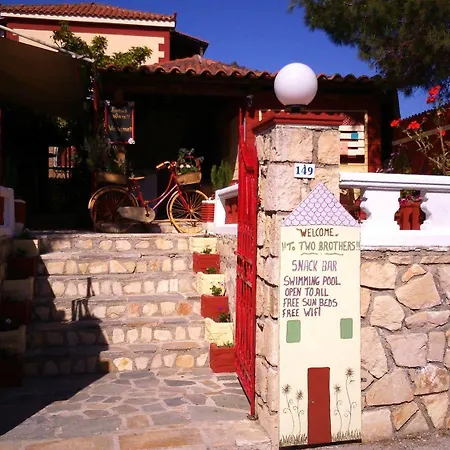 Two Brothers & Apts Apart Otel Kalamákion